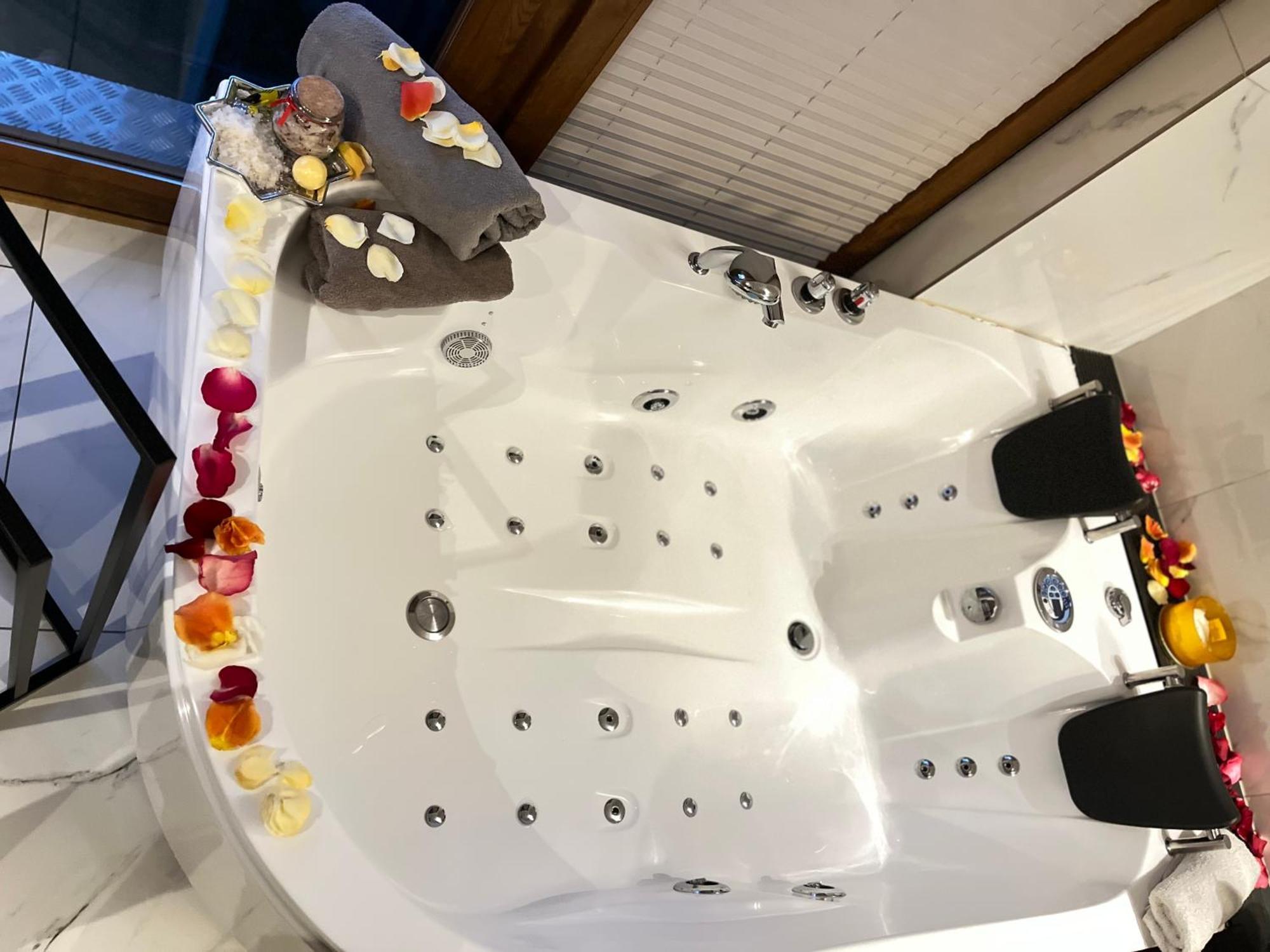 Jacuzzi Rakowicka Top Apartments Krakow Luaran gambar