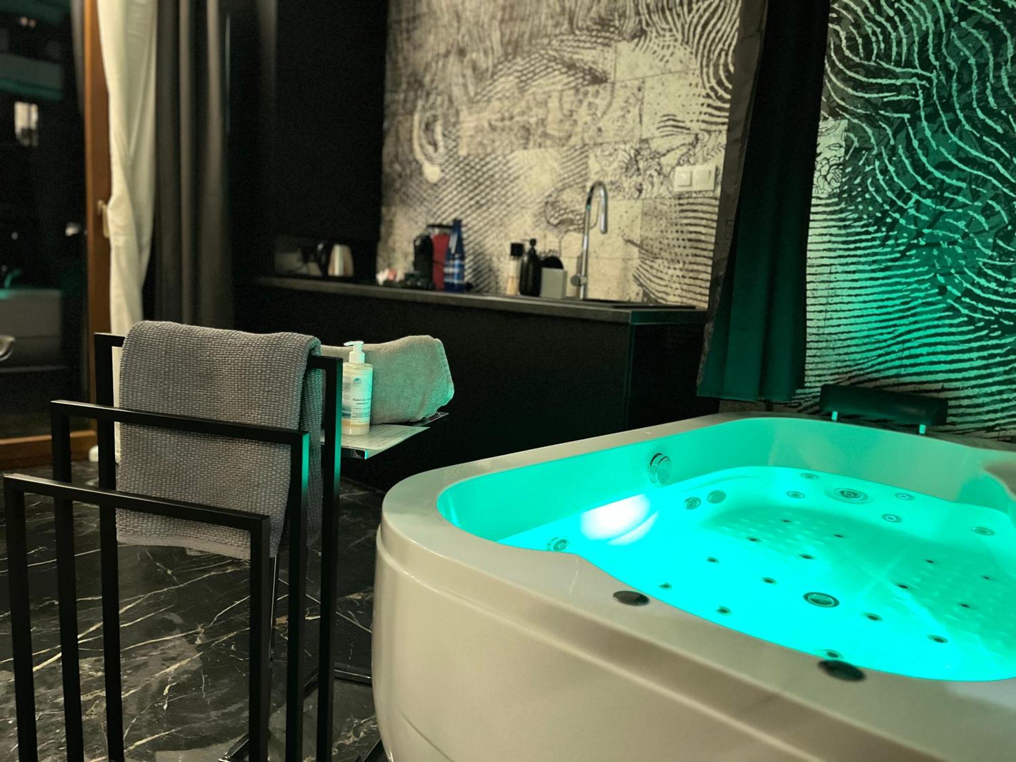 Jacuzzi Rakowicka Top Apartments Krakow Luaran gambar